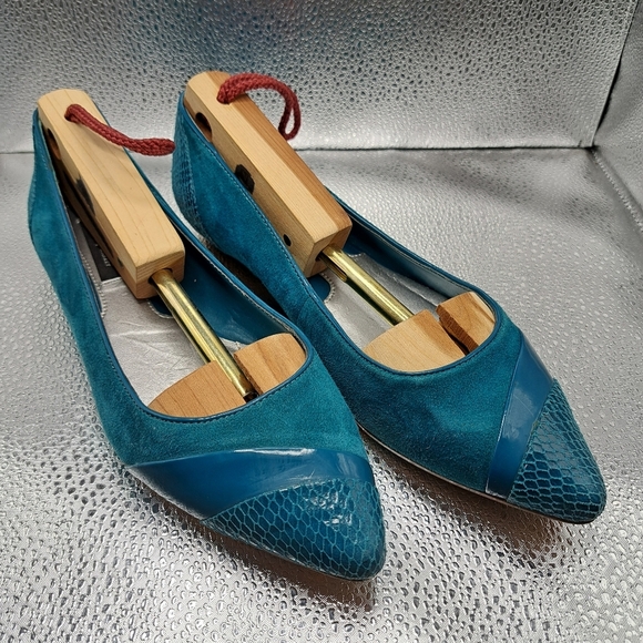 White House Black Market Bluish Green Flats Women's Size 6 - Picture 2 of 8